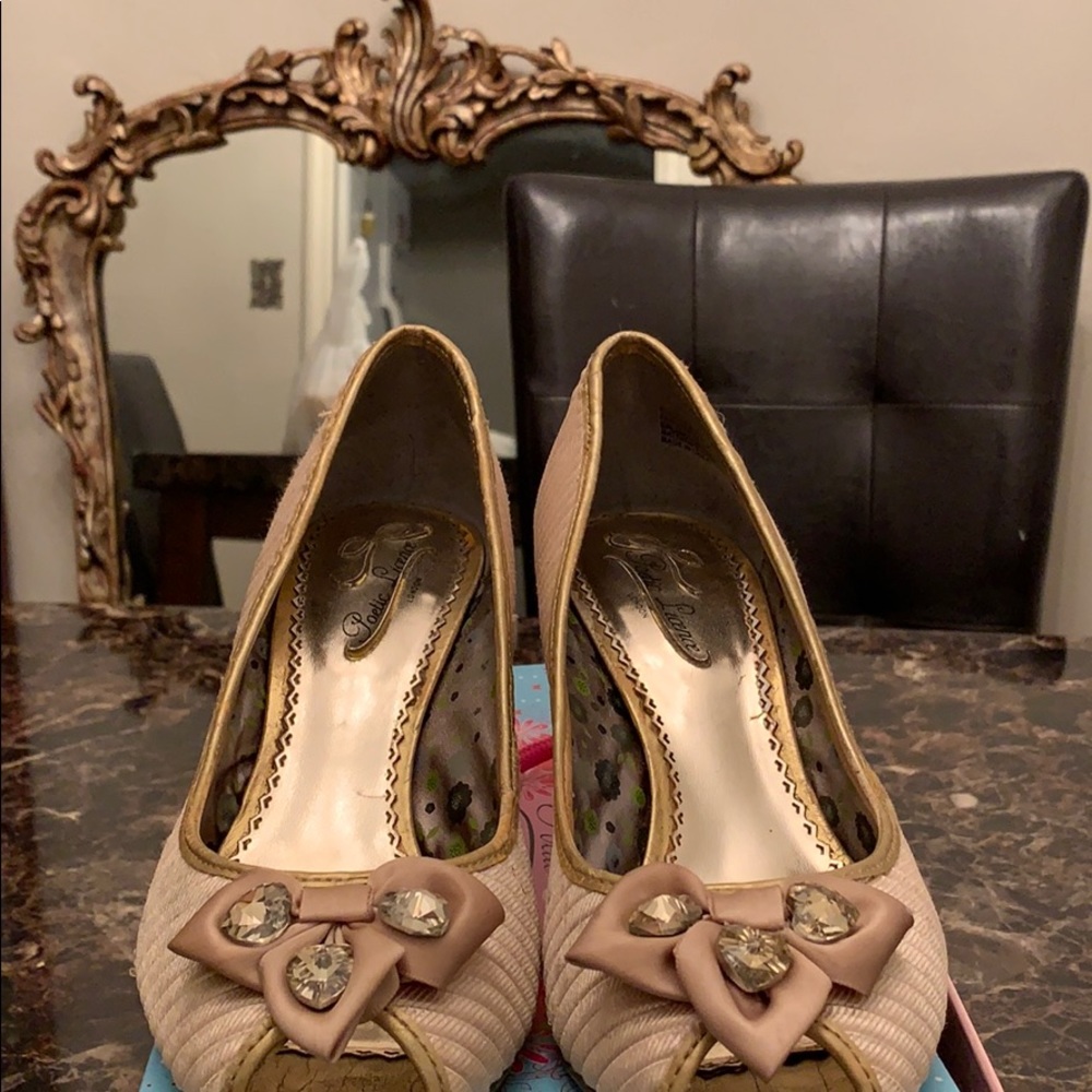 Women’s shoes size 7.5